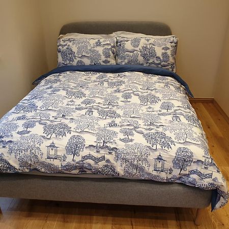 London Luxury Apartments 3 Bedroom Sleeps 8 With 3 Bathrooms 5 Mins Walk To Tube Station Free Parking Ilford Kültér fotó