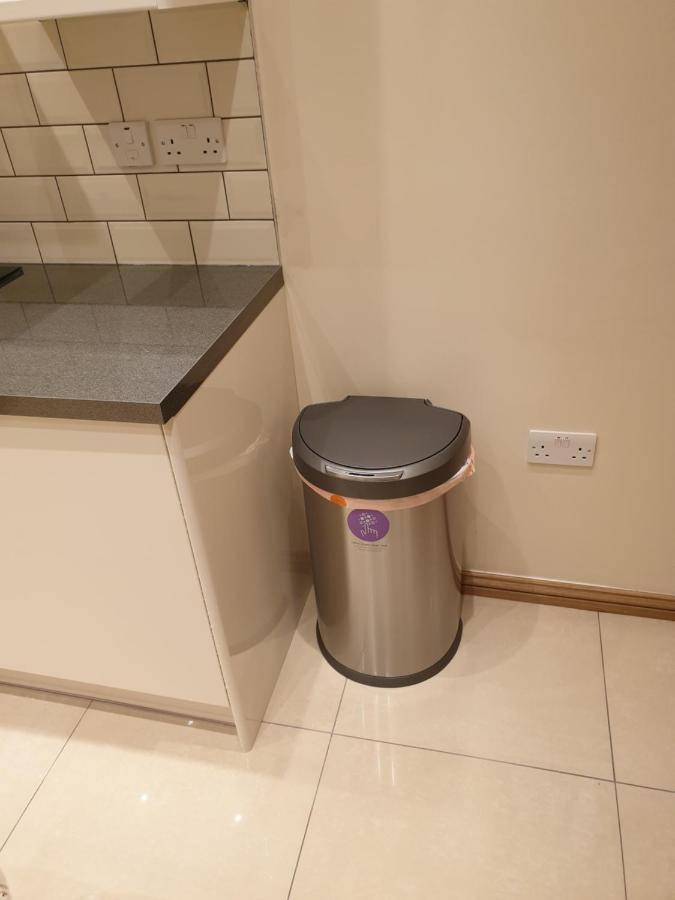 London Luxury Apartments 3 Bedroom Sleeps 8 With 3 Bathrooms 5 Mins Walk To Tube Station Free Parking Ilford Kültér fotó