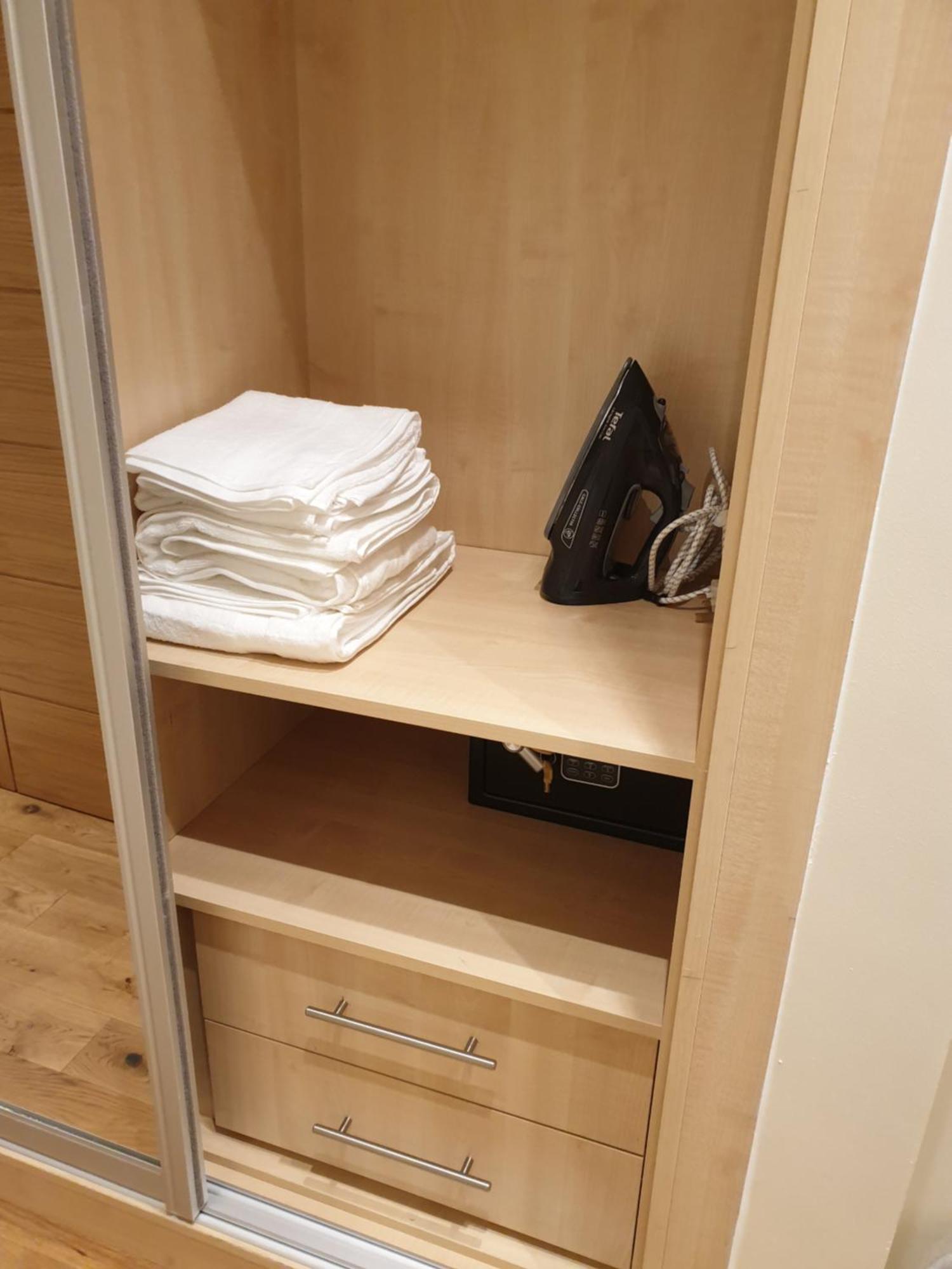 London Luxury Apartments 3 Bedroom Sleeps 8 With 3 Bathrooms 5 Mins Walk To Tube Station Free Parking Ilford Kültér fotó