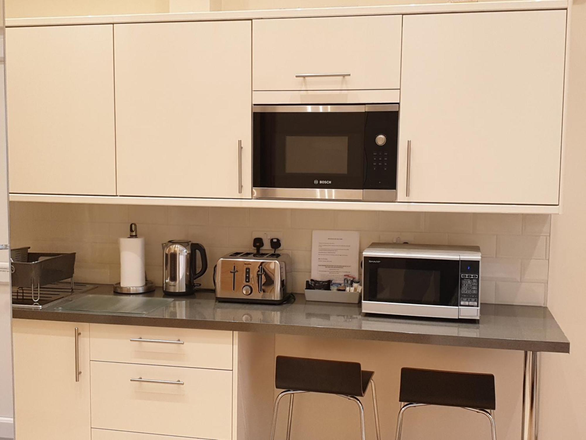 London Luxury Apartments 3 Bedroom Sleeps 8 With 3 Bathrooms 5 Mins Walk To Tube Station Free Parking Ilford Kültér fotó