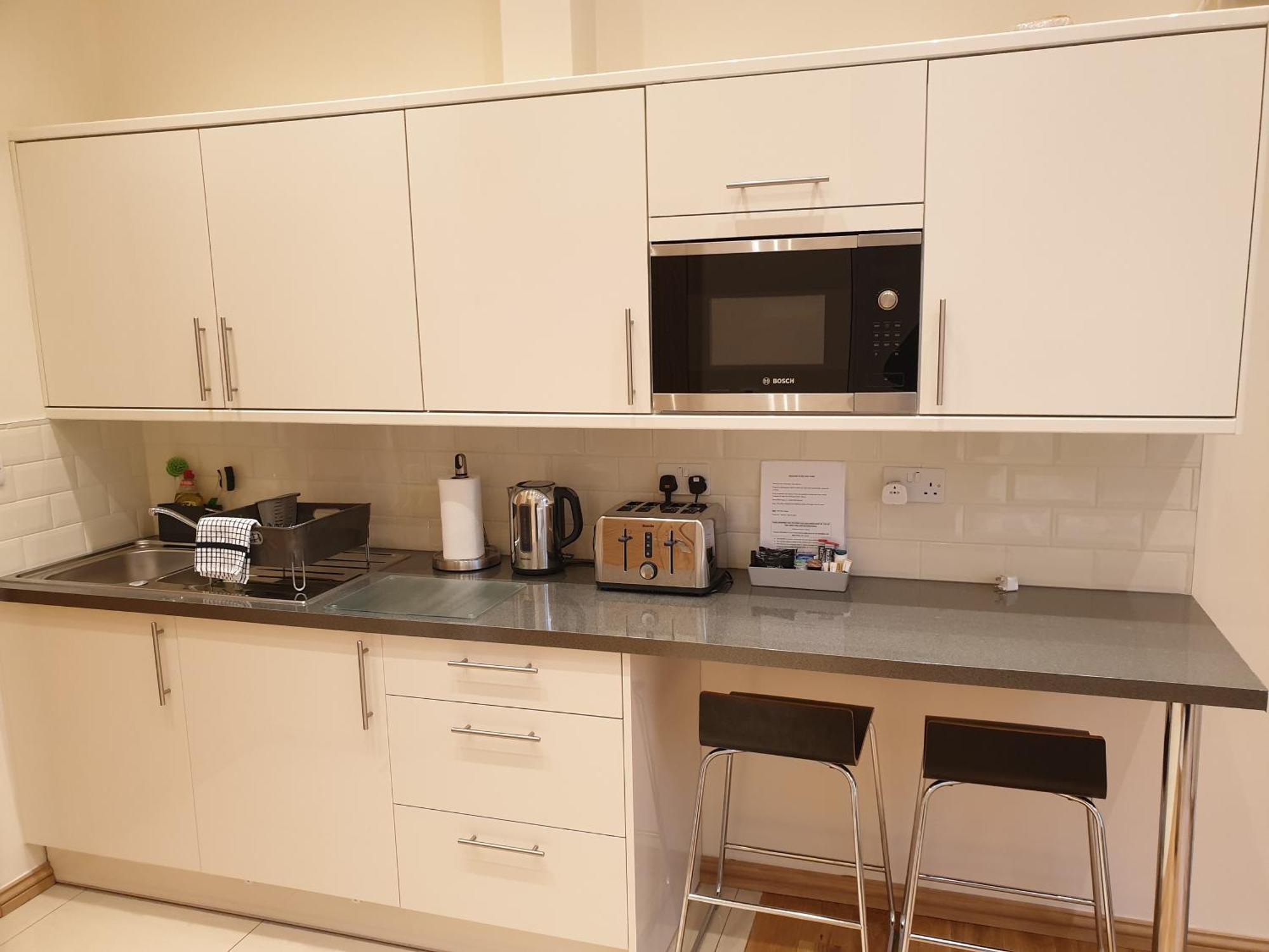 London Luxury Apartments 3 Bedroom Sleeps 8 With 3 Bathrooms 5 Mins Walk To Tube Station Free Parking Ilford Kültér fotó