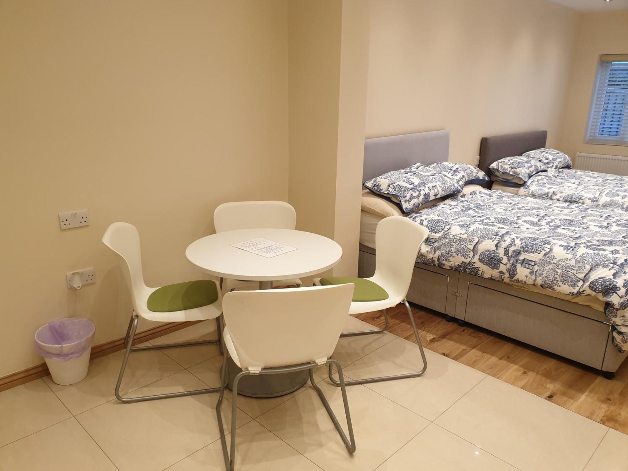 London Luxury Apartments 3 Bedroom Sleeps 8 With 3 Bathrooms 5 Mins Walk To Tube Station Free Parking Ilford Kültér fotó